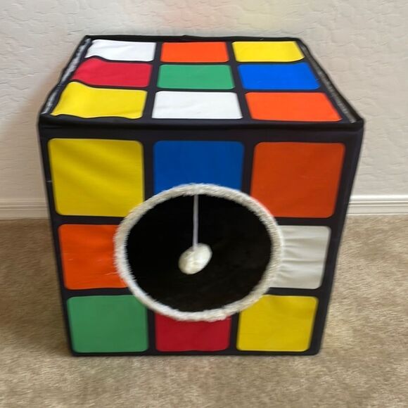 Adorable brand new Rubiks cube cat condo - Picture 1 of 7